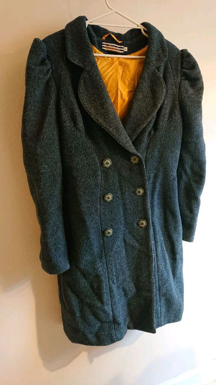 Billede af unik designer frakke i uld. 
