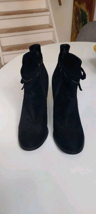 Billede af Korte støvler med hæl