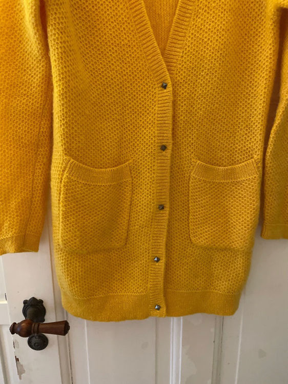 Billede af gul mohair cardigan