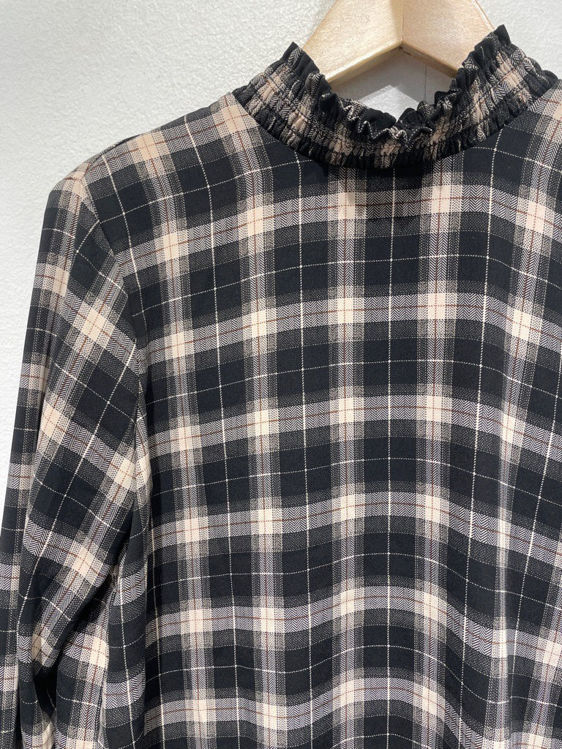 Billede af ternet bluse