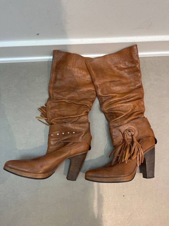 Billede af Brown leather boots 