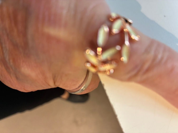 Billede af Gylden  ring med smukt mønster