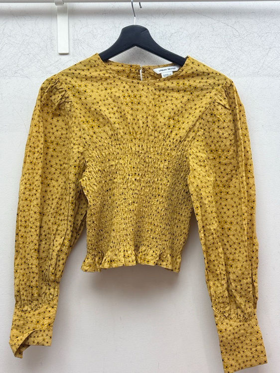 Billede af Yellow shirt