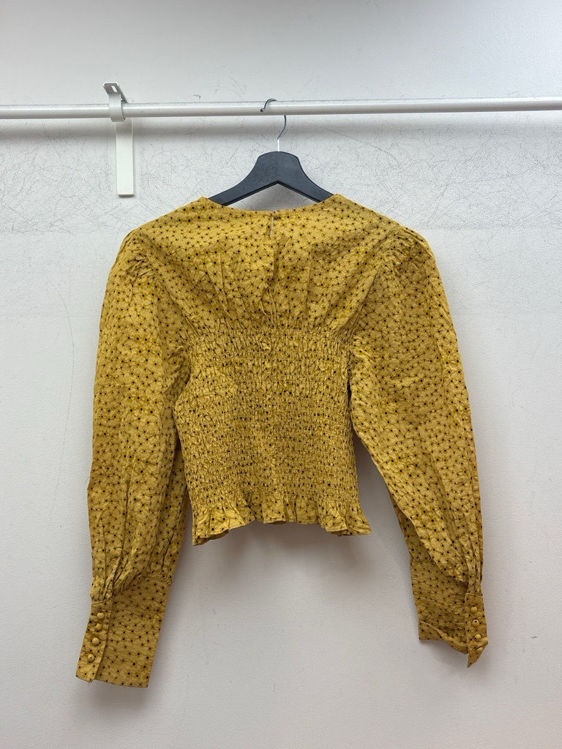 Billede af Yellow shirt