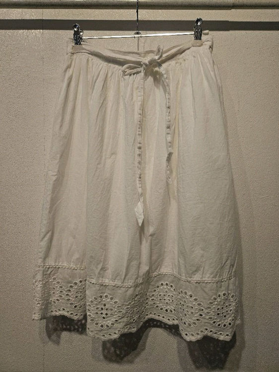 Billede af Primark super sød nederdel m.broderi