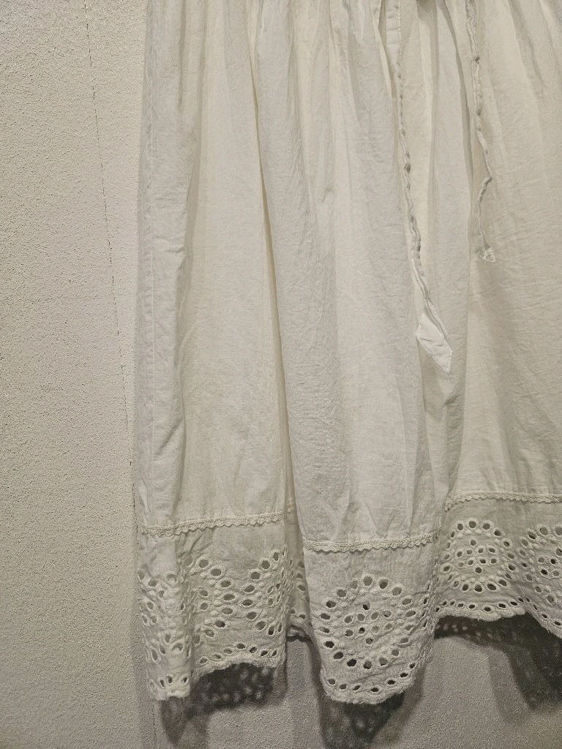 Billede af Primark super sød nederdel m.broderi