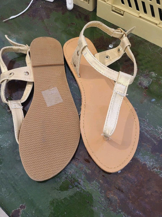 Billede af Guld sandaler 