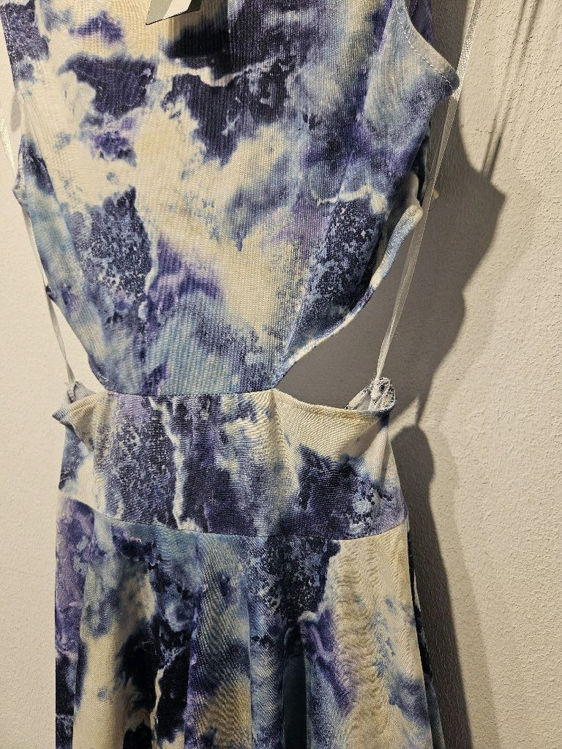 Billede af Fed batik kjole m.cut outs