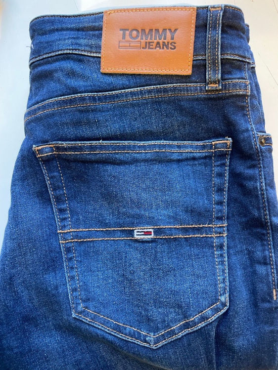 Billede af Helt nye Tommy Hilfiger blå jeans 