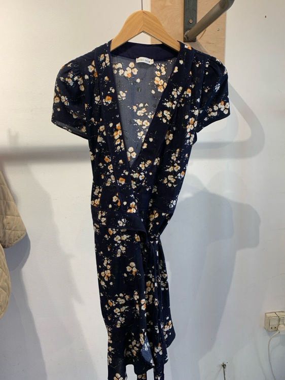 Billede af Slide show, dark blue flowery wrap dress, stl S